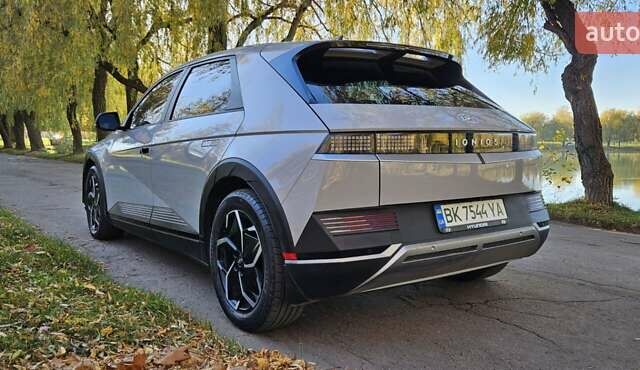 Серый Хендай Ioniq 5, объемом двигателя 0 л и пробегом 32 тыс. км за 24500 $, фото 6 на Automoto.ua