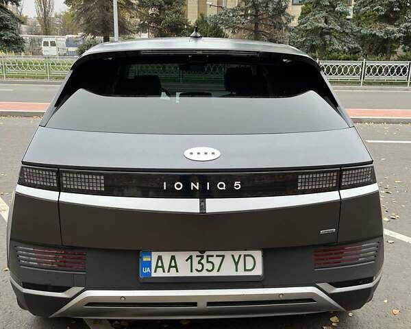 Серый Хендай Ioniq 5, объемом двигателя 0 л и пробегом 34 тыс. км за 27300 $, фото 3 на Automoto.ua