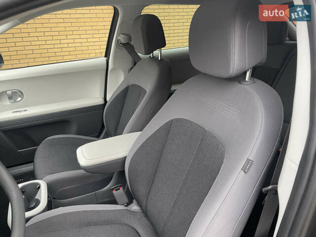 Серый Хендай Ioniq 5, объемом двигателя 0 л и пробегом 20 тыс. км за 24800 $, фото 13 на Automoto.ua