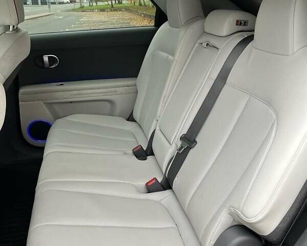 Серый Хендай Ioniq 5, объемом двигателя 0 л и пробегом 34 тыс. км за 27300 $, фото 13 на Automoto.ua