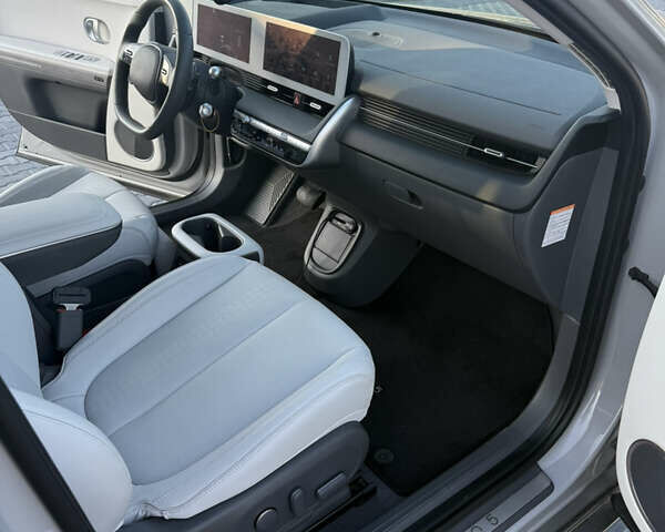 Серый Хендай Ioniq 5, объемом двигателя 0 л и пробегом 21 тыс. км за 32300 $, фото 17 на Automoto.ua