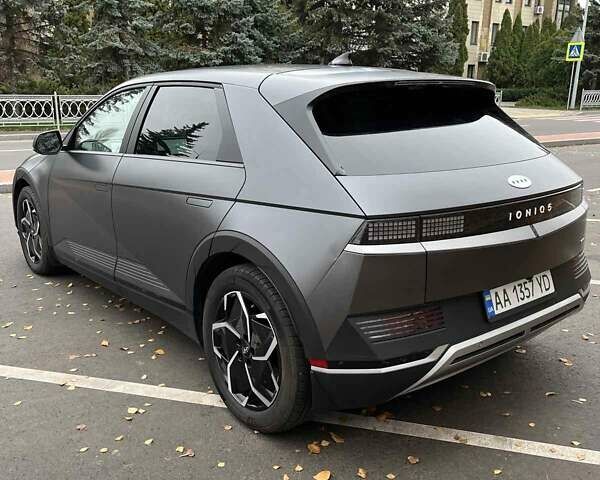 Серый Хендай Ioniq 5, объемом двигателя 0 л и пробегом 34 тыс. км за 27300 $, фото 5 на Automoto.ua