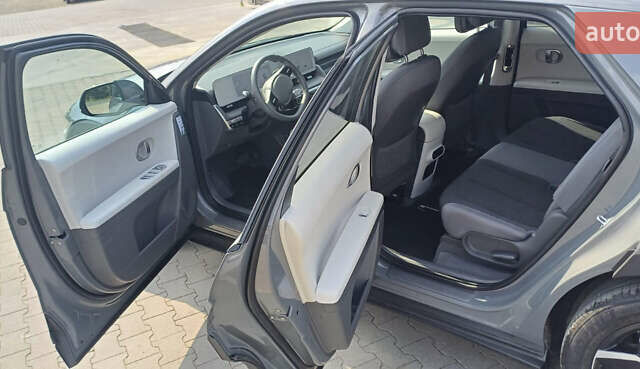 Серый Хендай Ioniq 5, объемом двигателя 0 л и пробегом 60 тыс. км за 26300 $, фото 26 на Automoto.ua