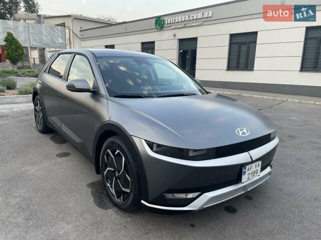 Серый Хендай Ioniq 5, объемом двигателя 0 л и пробегом 7 тыс. км за 30999 $, фото 10 на Automoto.ua