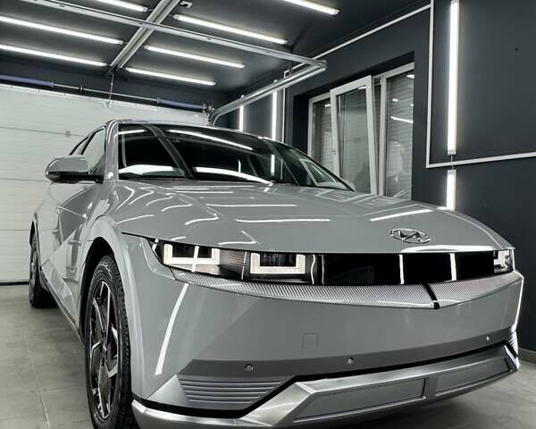 Серый Хендай Ioniq 5, объемом двигателя 0 л и пробегом 8 тыс. км за 27500 $, фото 33 на Automoto.ua