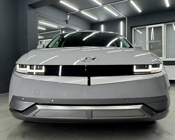Серый Хендай Ioniq 5, объемом двигателя 0 л и пробегом 8 тыс. км за 27500 $, фото 44 на Automoto.ua
