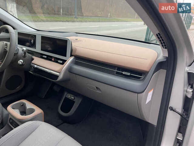Сірий Хендай Ioniq 5, об'ємом двигуна 0 л та пробігом 7 тис. км за 32500 $, фото 22 на Automoto.ua