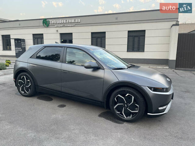 Серый Хендай Ioniq 5, объемом двигателя 0 л и пробегом 7 тыс. км за 30999 $, фото 14 на Automoto.ua