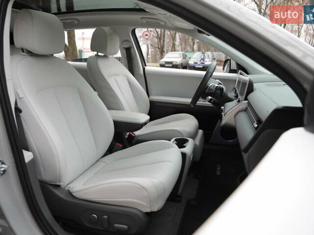 Сірий Хендай Ioniq 5, об'ємом двигуна 0 л та пробігом 14 тис. км за 33800 $, фото 10 на Automoto.ua