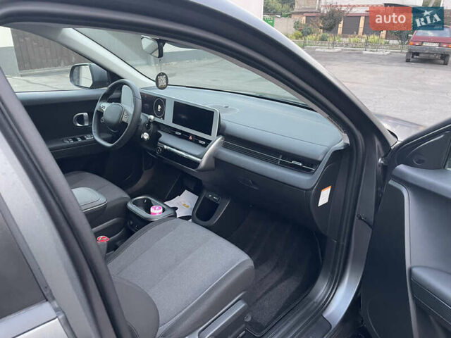 Серый Хендай Ioniq 5, объемом двигателя 0 л и пробегом 7 тыс. км за 30999 $, фото 46 на Automoto.ua