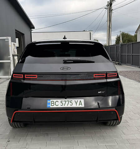 Серый Хендай Ioniq 5, объемом двигателя 0 л и пробегом 2 тыс. км за 40500 $, фото 6 на Automoto.ua