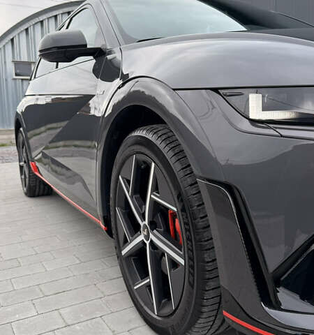 Серый Хендай Ioniq 5, объемом двигателя 0 л и пробегом 2 тыс. км за 40500 $, фото 10 на Automoto.ua