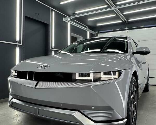 Серый Хендай Ioniq 5, объемом двигателя 0 л и пробегом 8 тыс. км за 27500 $, фото 32 на Automoto.ua