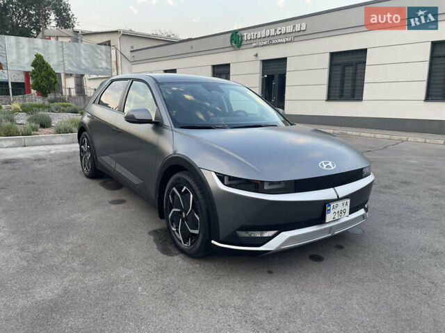 Серый Хендай Ioniq 5, объемом двигателя 0 л и пробегом 7 тыс. км за 30999 $, фото 9 на Automoto.ua