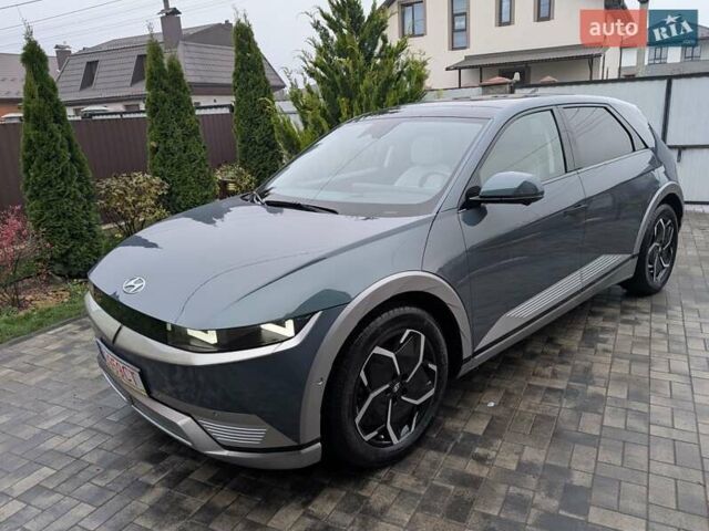 Серый Хендай Ioniq 5, объемом двигателя 0 л и пробегом 12 тыс. км за 29999 $, фото 2 на Automoto.ua