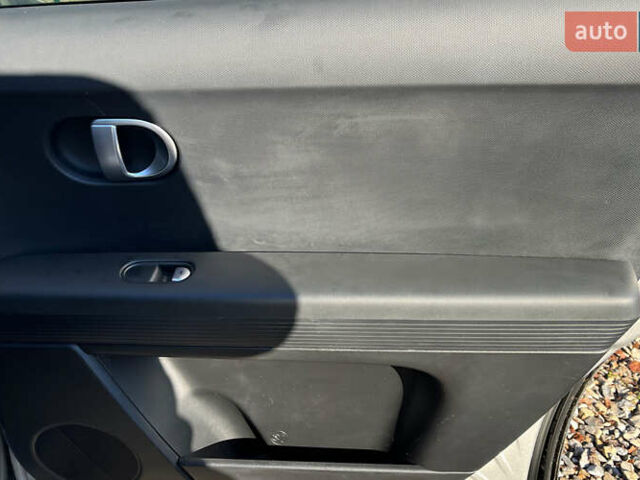 Серый Хендай Ioniq 5, объемом двигателя 0 л и пробегом 13 тыс. км за 27300 $, фото 23 на Automoto.ua