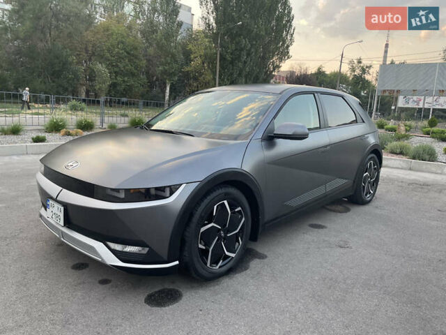 Серый Хендай Ioniq 5, объемом двигателя 0 л и пробегом 7 тыс. км за 30999 $, фото 3 на Automoto.ua