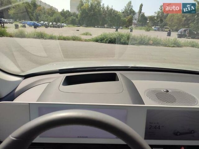 Серый Хендай Ioniq 5, объемом двигателя 0 л и пробегом 14 тыс. км за 36300 $, фото 13 на Automoto.ua