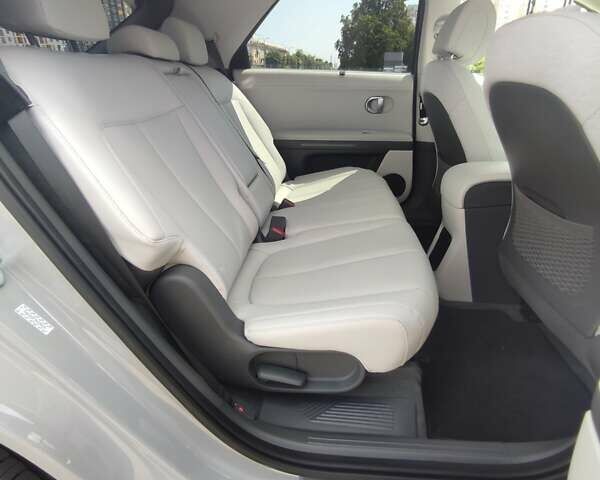 Серый Хендай Ioniq 5, объемом двигателя 0 л и пробегом 14 тыс. км за 36300 $, фото 7 на Automoto.ua