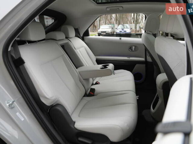 Сірий Хендай Ioniq 5, об'ємом двигуна 0 л та пробігом 14 тис. км за 33800 $, фото 9 на Automoto.ua