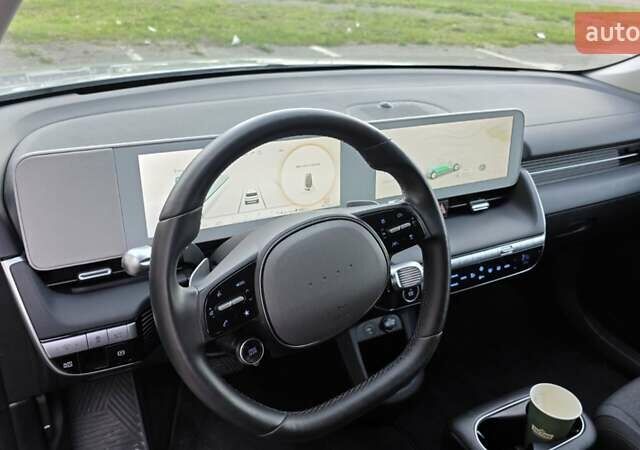 Серый Хендай Ioniq 5, объемом двигателя 0 л и пробегом 4 тыс. км за 23500 $, фото 7 на Automoto.ua