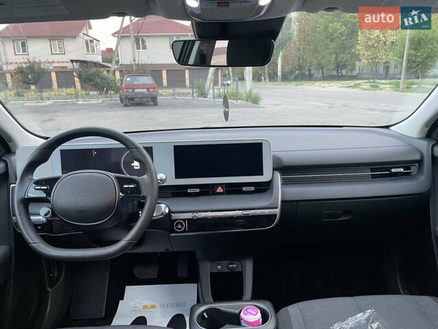 Серый Хендай Ioniq 5, объемом двигателя 0 л и пробегом 7 тыс. км за 30999 $, фото 53 на Automoto.ua