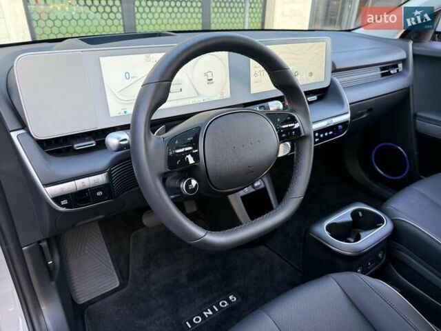 Серый Хендай Ioniq 5, объемом двигателя 0 л и пробегом 10 тыс. км за 30700 $, фото 10 на Automoto.ua