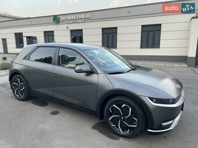 Серый Хендай Ioniq 5, объемом двигателя 0 л и пробегом 7 тыс. км за 30999 $, фото 16 на Automoto.ua