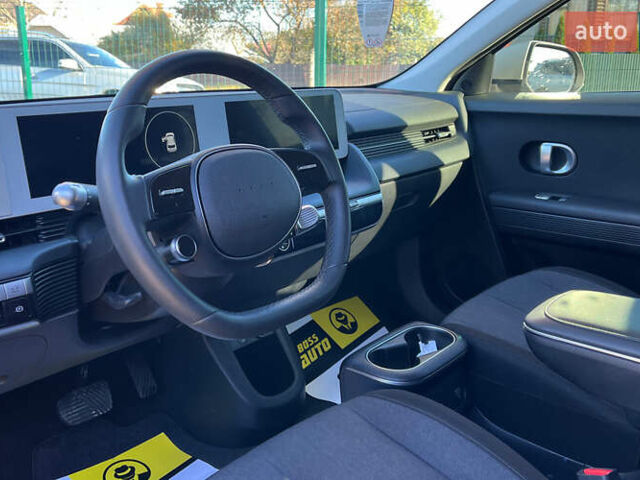 Серый Хендай Ioniq 5, объемом двигателя 0 л и пробегом 13 тыс. км за 27300 $, фото 6 на Automoto.ua