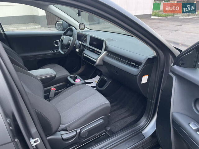 Серый Хендай Ioniq 5, объемом двигателя 0 л и пробегом 7 тыс. км за 30999 $, фото 47 на Automoto.ua
