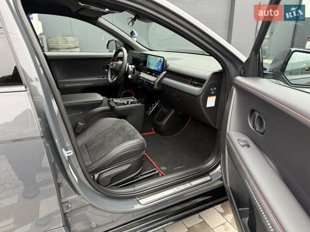 Серый Хендай Ioniq 5, объемом двигателя 0 л и пробегом 3 тыс. км за 39500 $, фото 17 на Automoto.ua