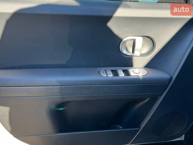 Серый Хендай Ioniq 5, объемом двигателя 0 л и пробегом 13 тыс. км за 27300 $, фото 20 на Automoto.ua