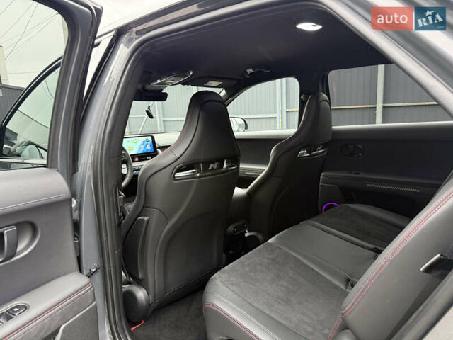 Серый Хендай Ioniq 5, объемом двигателя 0 л и пробегом 3 тыс. км за 39500 $, фото 22 на Automoto.ua