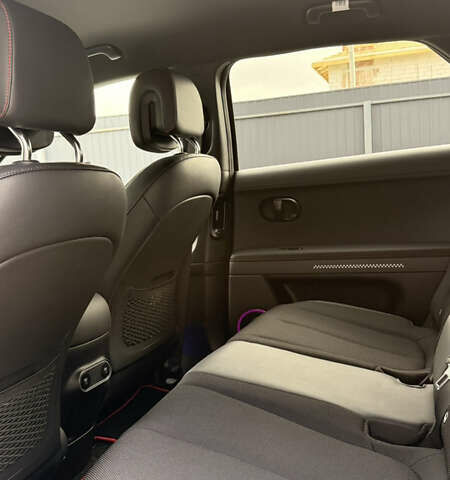 Серый Хендай Ioniq 5, объемом двигателя 0 л и пробегом 2 тыс. км за 40500 $, фото 31 на Automoto.ua