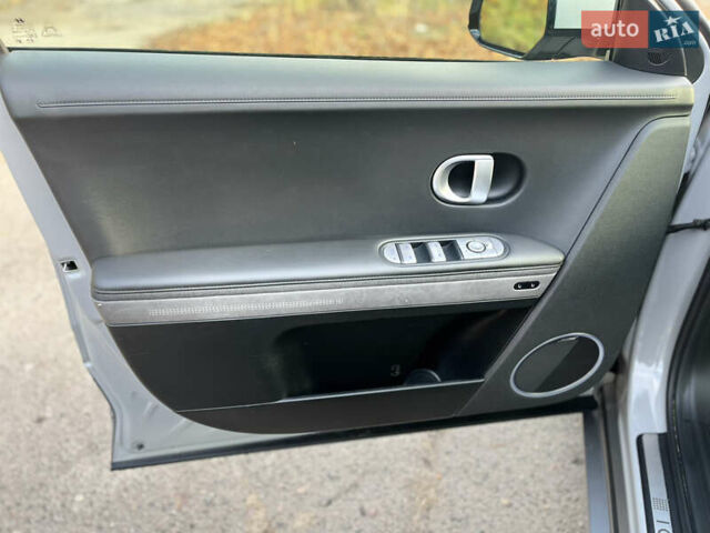 Серый Хендай Ioniq 5, объемом двигателя 0 л и пробегом 29 тыс. км за 27500 $, фото 16 на Automoto.ua