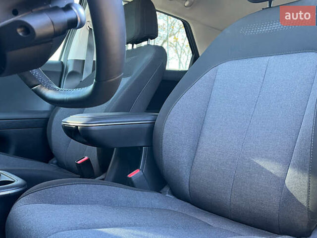 Серый Хендай Ioniq 5, объемом двигателя 0 л и пробегом 13 тыс. км за 27300 $, фото 13 на Automoto.ua