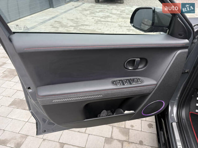 Серый Хендай Ioniq 5, объемом двигателя 0 л и пробегом 3 тыс. км за 39500 $, фото 31 на Automoto.ua