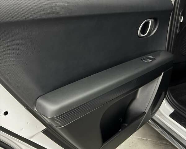 Серый Хендай Ioniq 5, объемом двигателя 0 л и пробегом 8 тыс. км за 27500 $, фото 21 на Automoto.ua