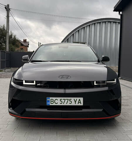 Серый Хендай Ioniq 5, объемом двигателя 0 л и пробегом 2 тыс. км за 40500 $, фото 3 на Automoto.ua