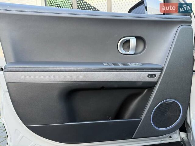 Серый Хендай Ioniq 5, объемом двигателя 0 л и пробегом 10 тыс. км за 30700 $, фото 18 на Automoto.ua