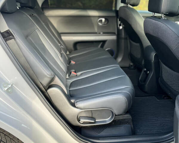 Серый Хендай Ioniq 5, объемом двигателя 0 л и пробегом 29 тыс. км за 27500 $, фото 25 на Automoto.ua