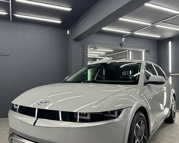 Серый Хендай Ioniq 5, объемом двигателя 0 л и пробегом 8 тыс. км за 27500 $, фото 41 на Automoto.ua