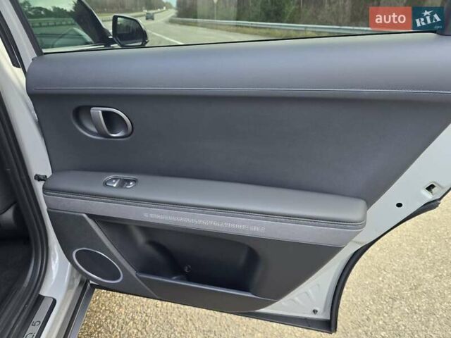 Сірий Хендай Ioniq 5, об'ємом двигуна 0 л та пробігом 1 тис. км за 47499 $, фото 75 на Automoto.ua