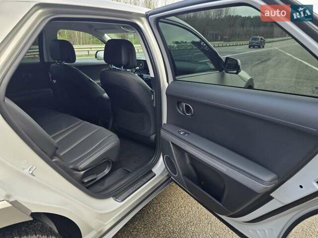 Сірий Хендай Ioniq 5, об'ємом двигуна 0 л та пробігом 1 тис. км за 47499 $, фото 74 на Automoto.ua