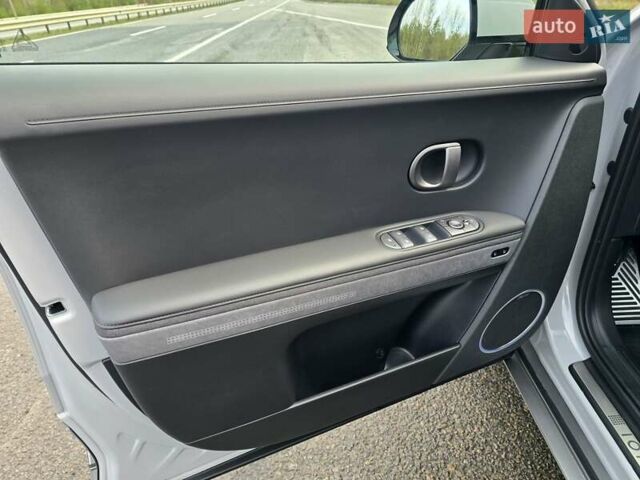 Сірий Хендай Ioniq 5, об'ємом двигуна 0 л та пробігом 1 тис. км за 47499 $, фото 44 на Automoto.ua
