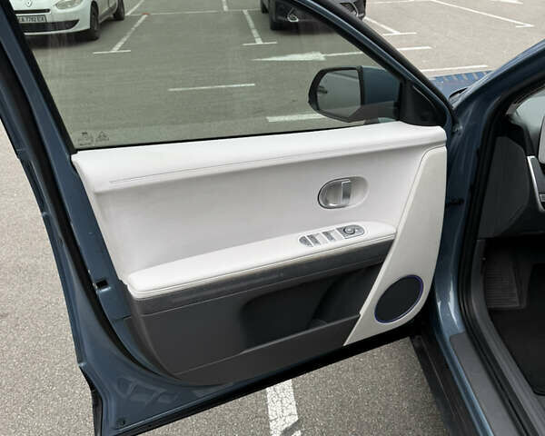 Синий Хендай Ioniq 5, объемом двигателя 0 л и пробегом 84 тыс. км за 23400 $, фото 6 на Automoto.ua