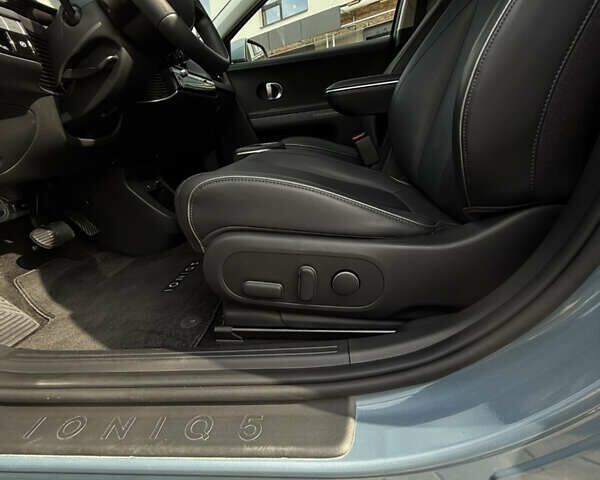 Синий Хендай Ioniq 5, объемом двигателя 0 л и пробегом 22 тыс. км за 24500 $, фото 8 на Automoto.ua