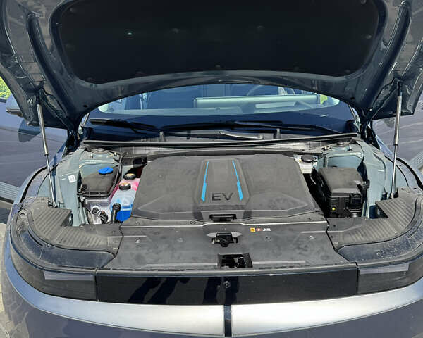 Синий Хендай Ioniq 5, объемом двигателя 0 л и пробегом 6 тыс. км за 30500 $, фото 49 на Automoto.ua