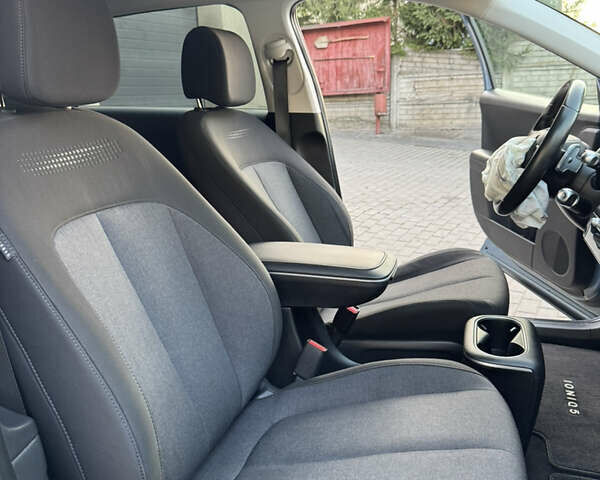 Синий Хендай Ioniq 5, объемом двигателя 0 л и пробегом 139 тыс. км за 14700 $, фото 55 на Automoto.ua