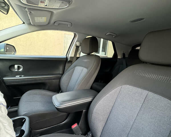 Синий Хендай Ioniq 5, объемом двигателя 0 л и пробегом 139 тыс. км за 14700 $, фото 37 на Automoto.ua